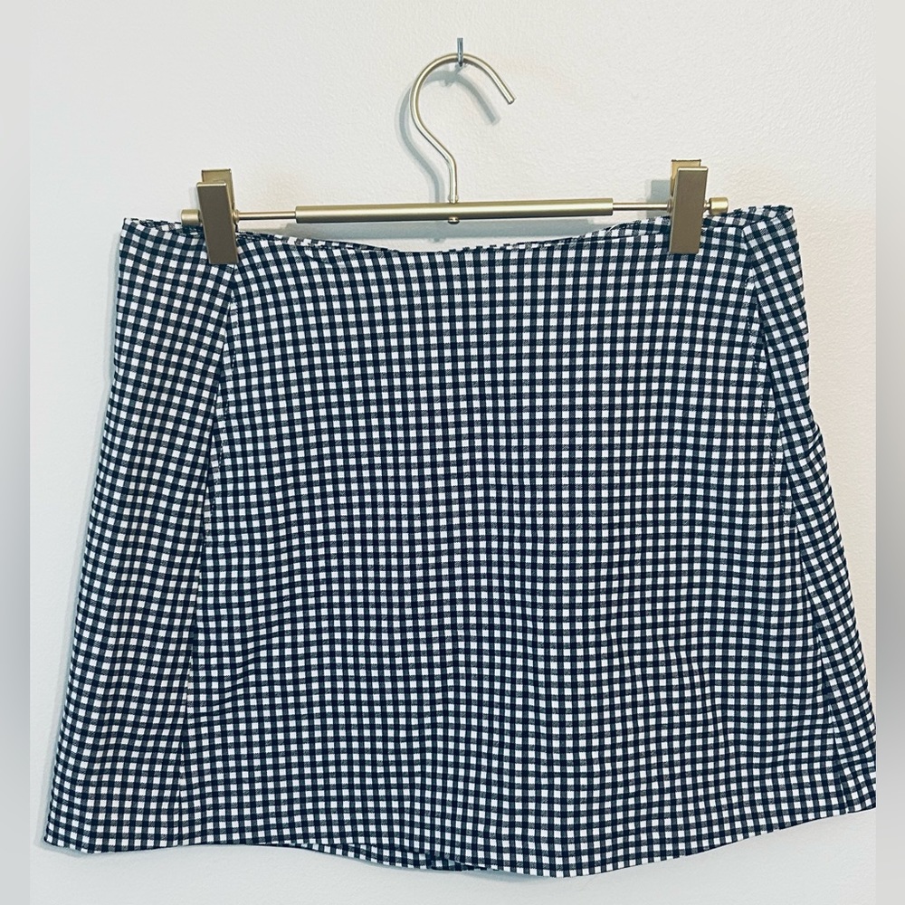 Urban Outfitters black and white gingham check mini skirt. (M)